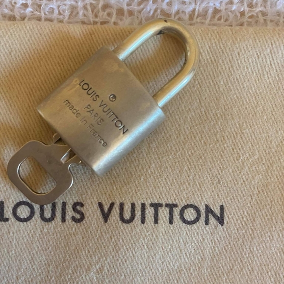 Key 347 AUTHENTIC price FIRM 99 - Picture 5 of 5